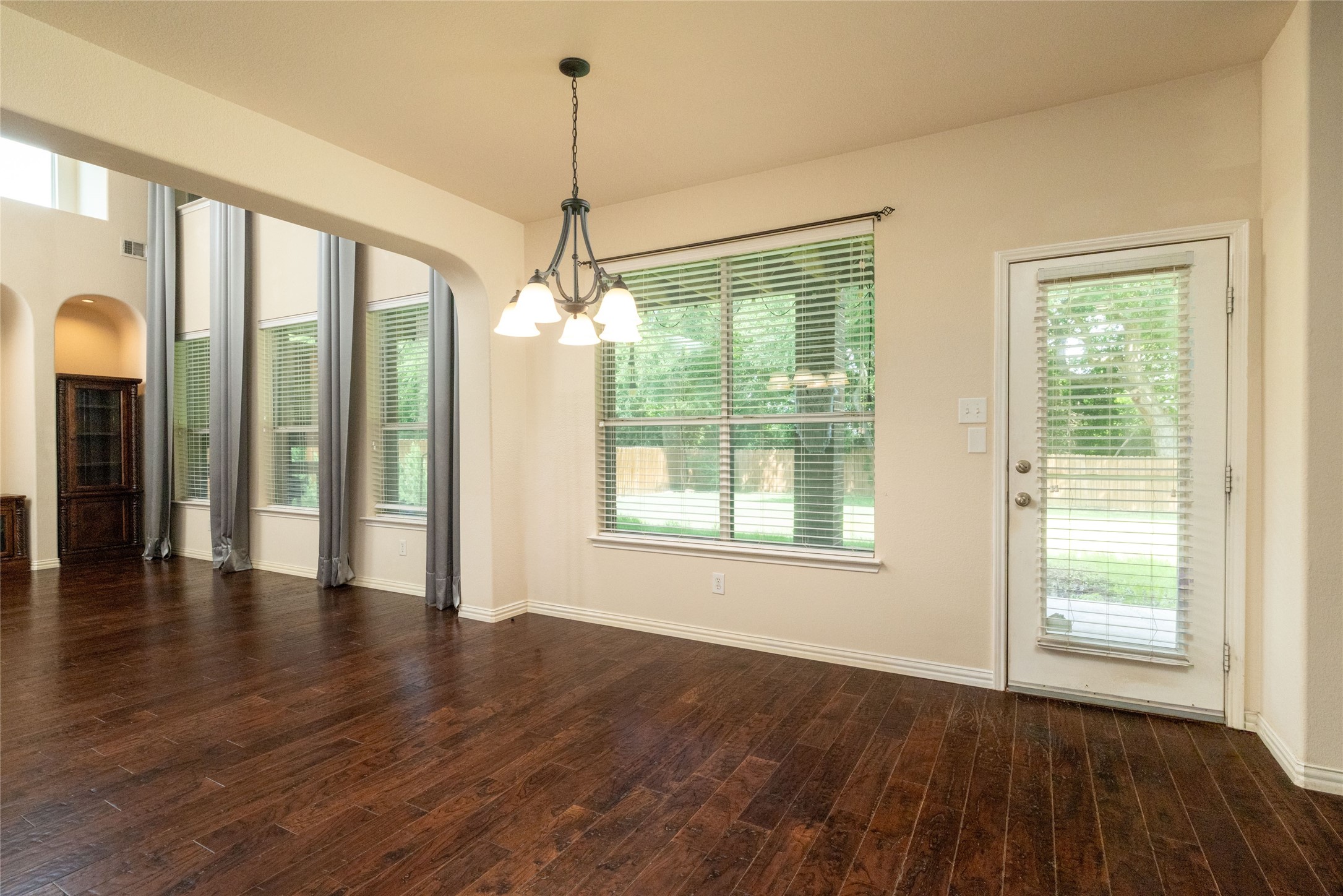 1324 Elise Cedar Hill TX 75104
