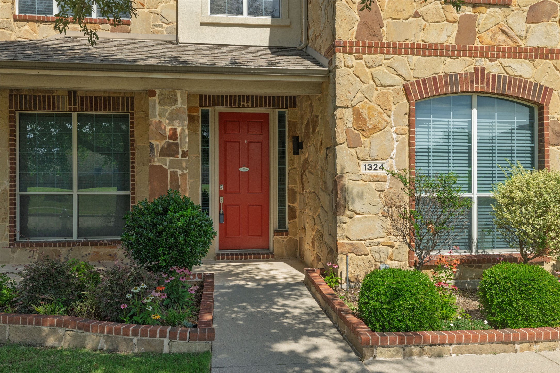 1324 Elise Cedar Hill TX 75104