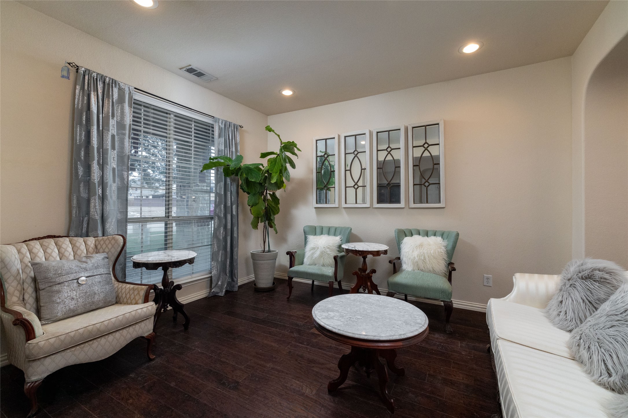 1324 Elise Cedar Hill TX 75104