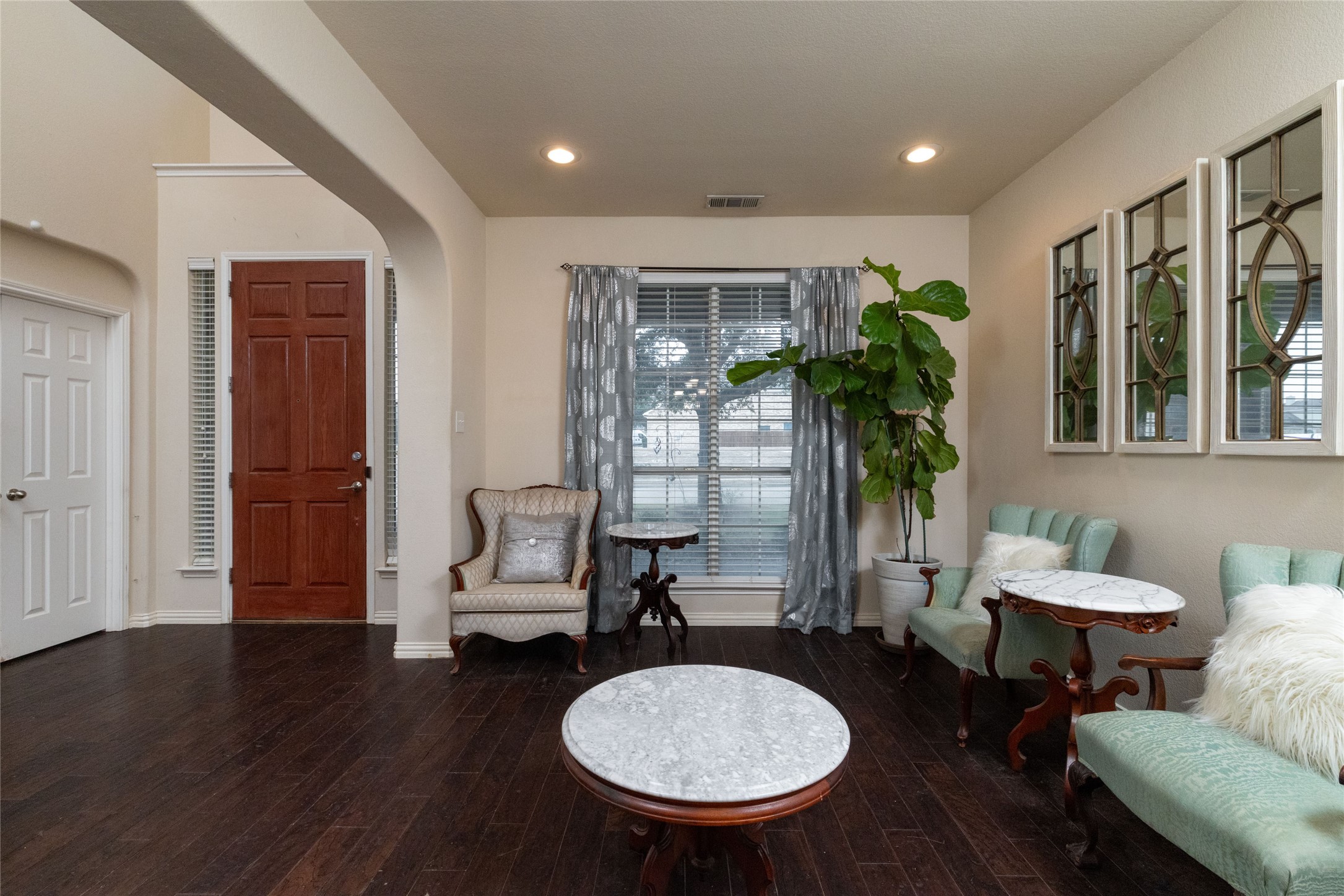 1324 Elise Cedar Hill TX 75104
