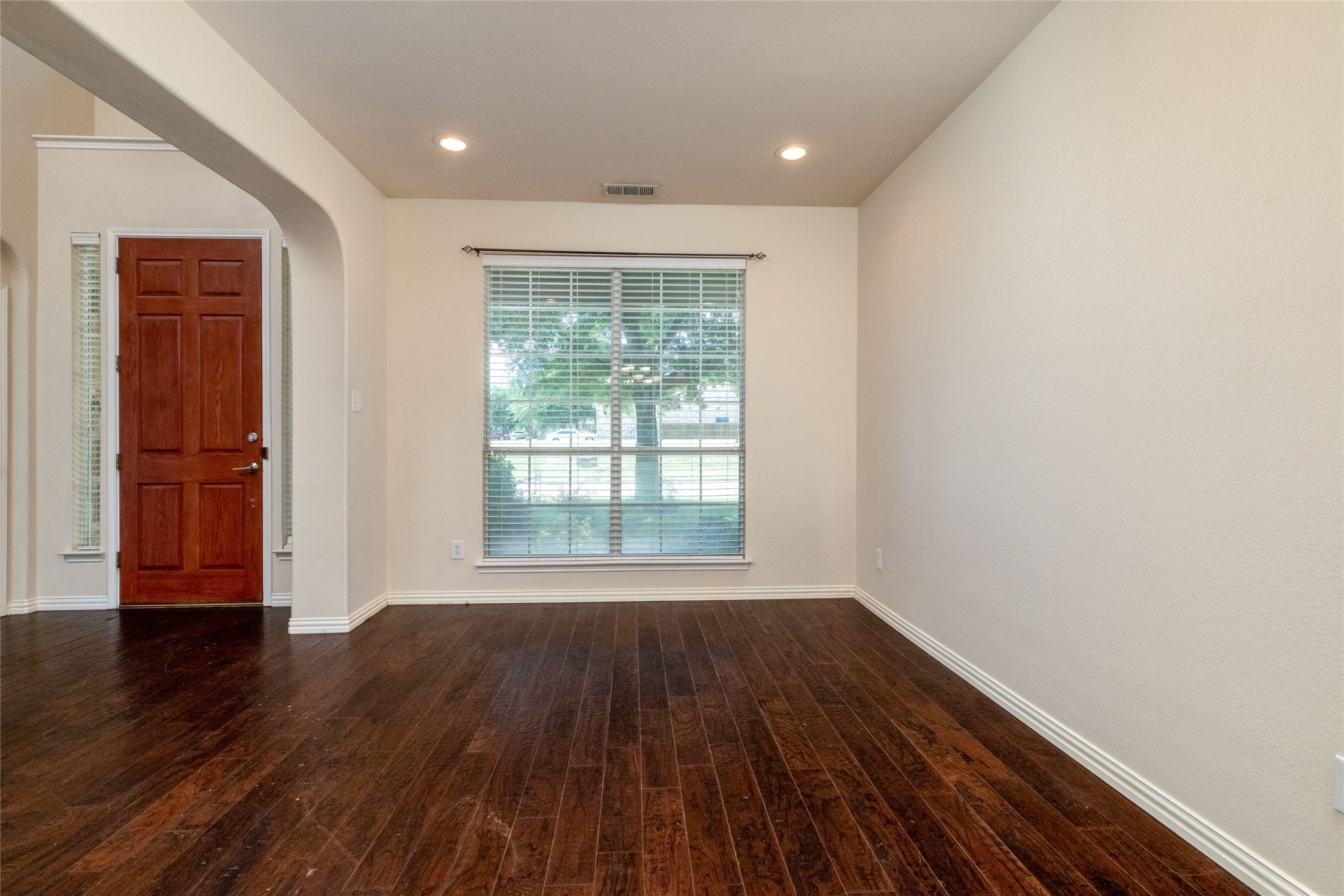 1324 Elise Cedar Hill TX 75104