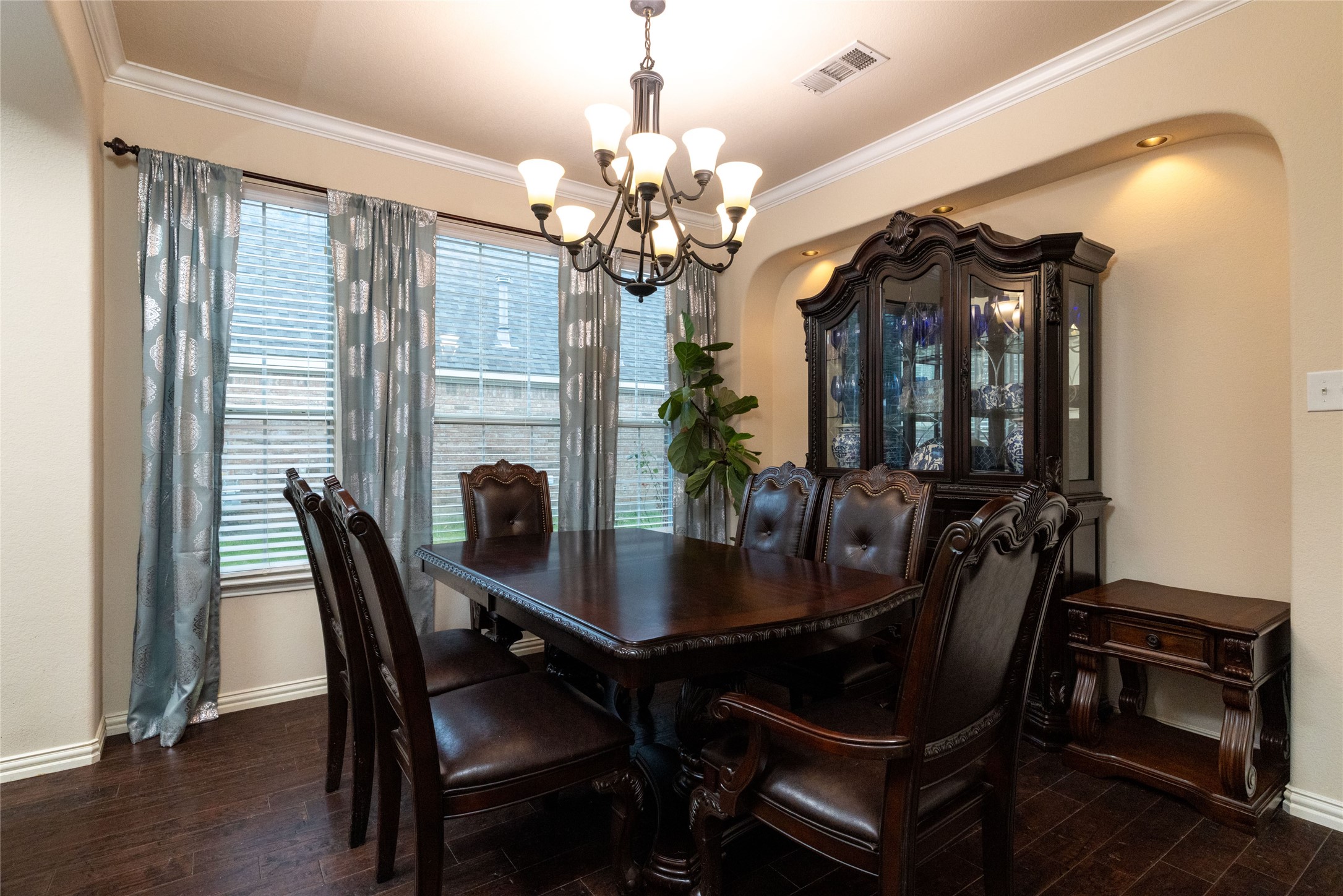 1324 Elise Cedar Hill TX 75104