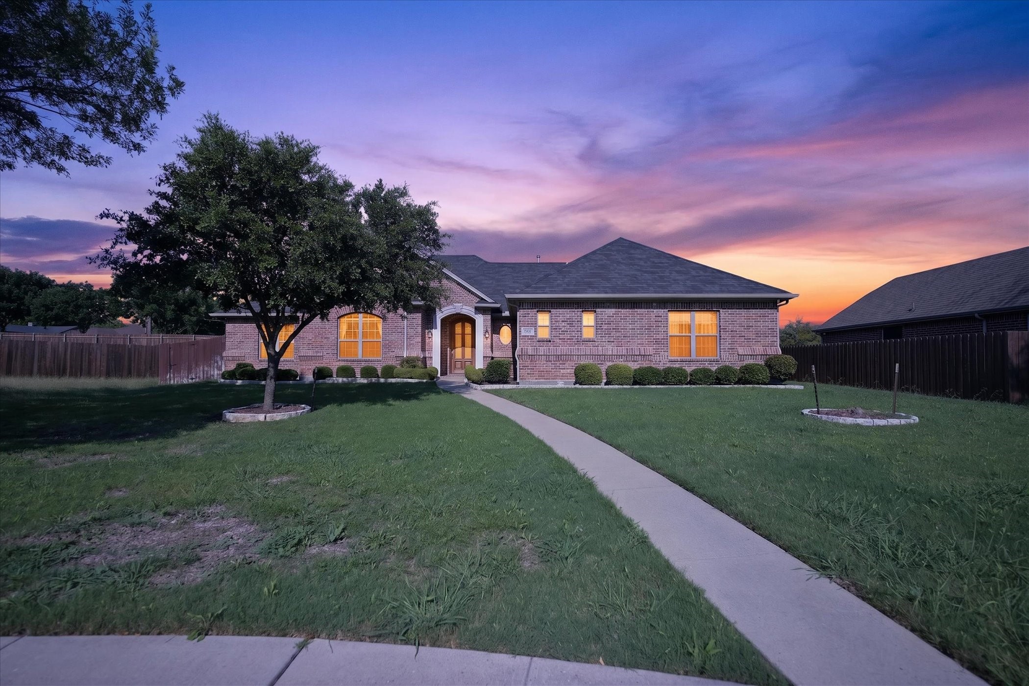 732 Forest Creek Desoto TX 75115