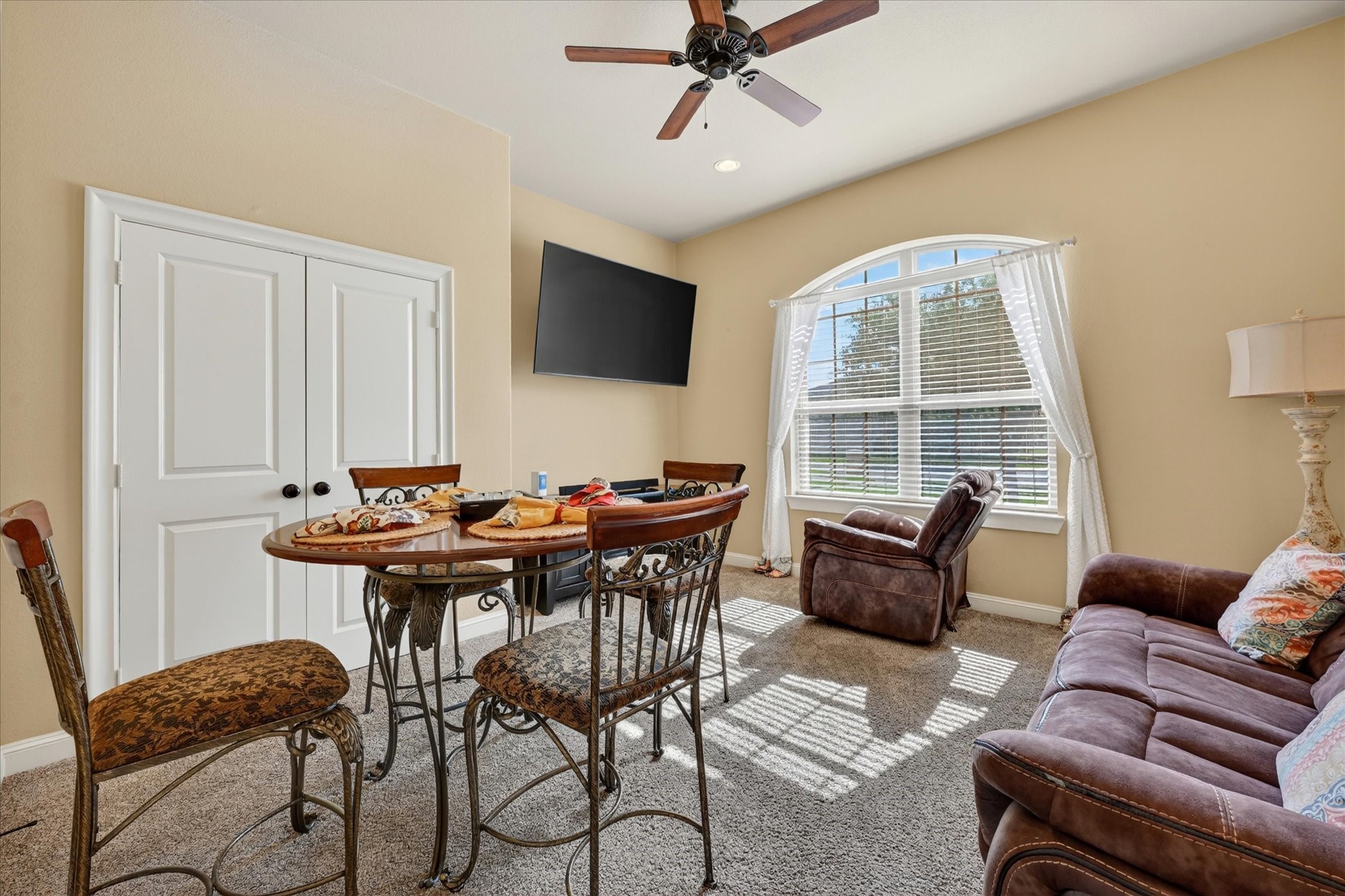 732 Forest Creek Desoto TX 75115