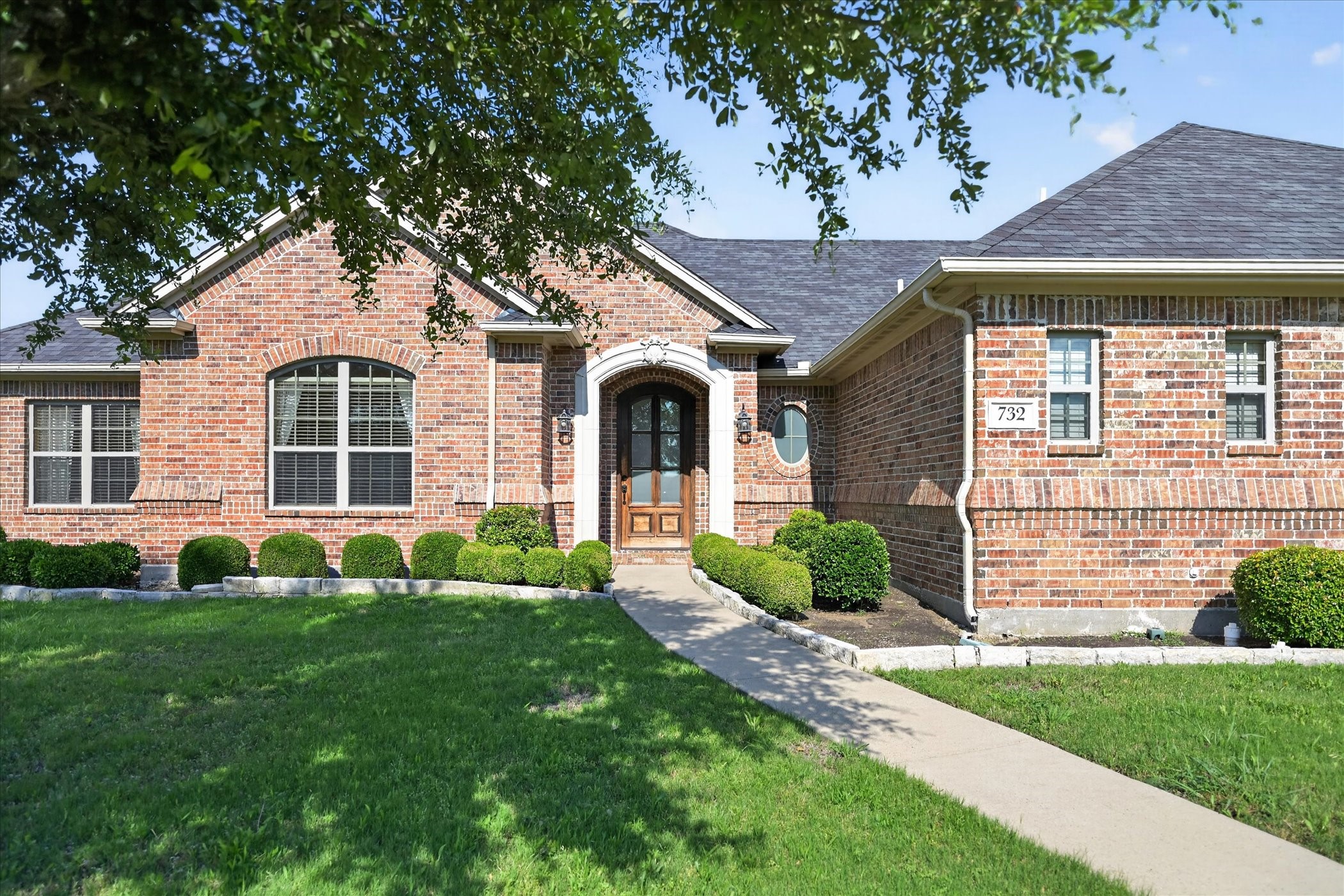 732 Forest Creek Desoto TX 75115