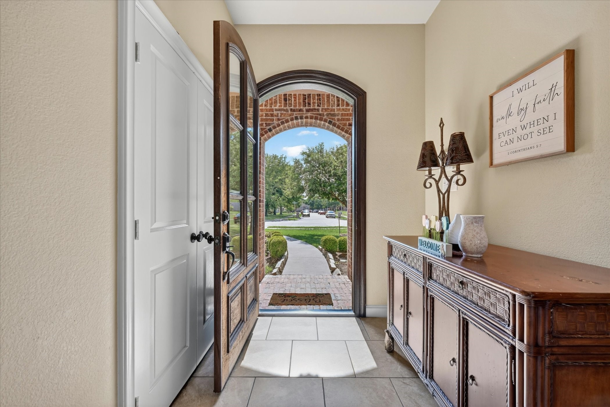 732 Forest Creek Desoto TX 75115