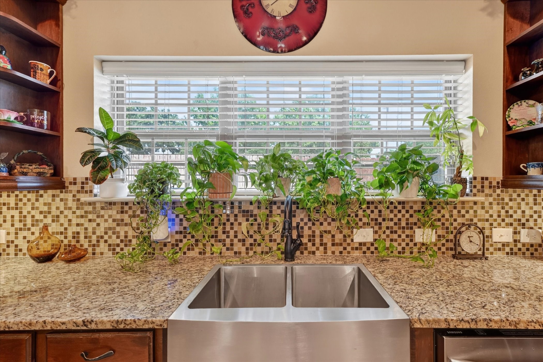 732 Forest Creek Desoto TX 75115