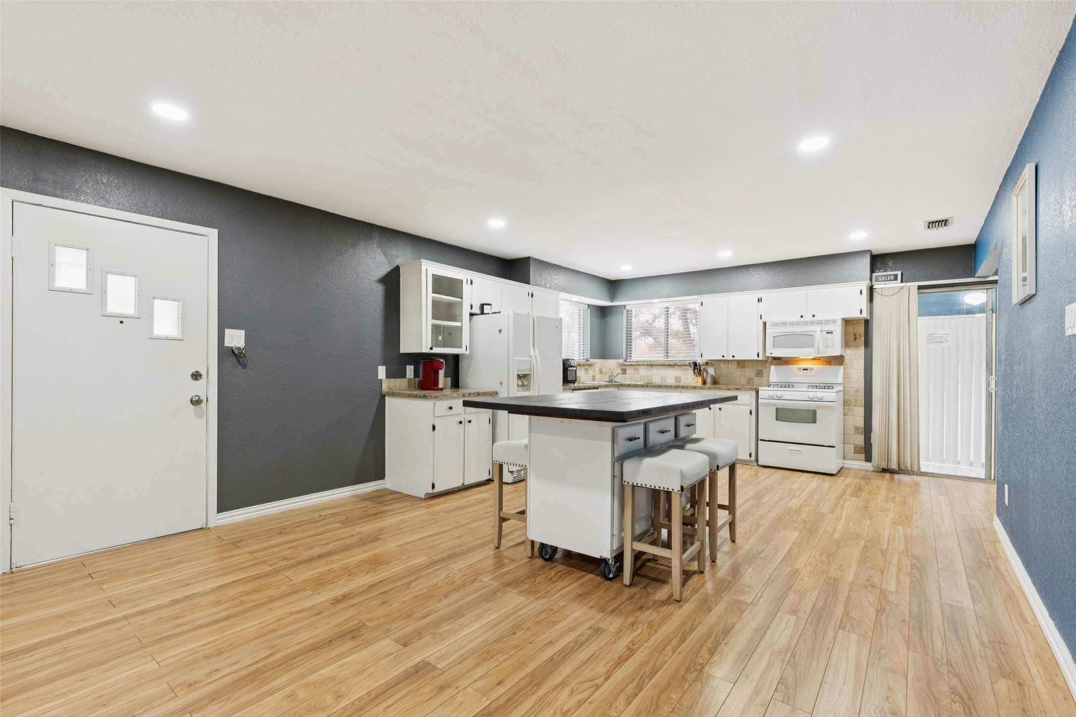 102 Woodland Drive Highland Village TX 75077