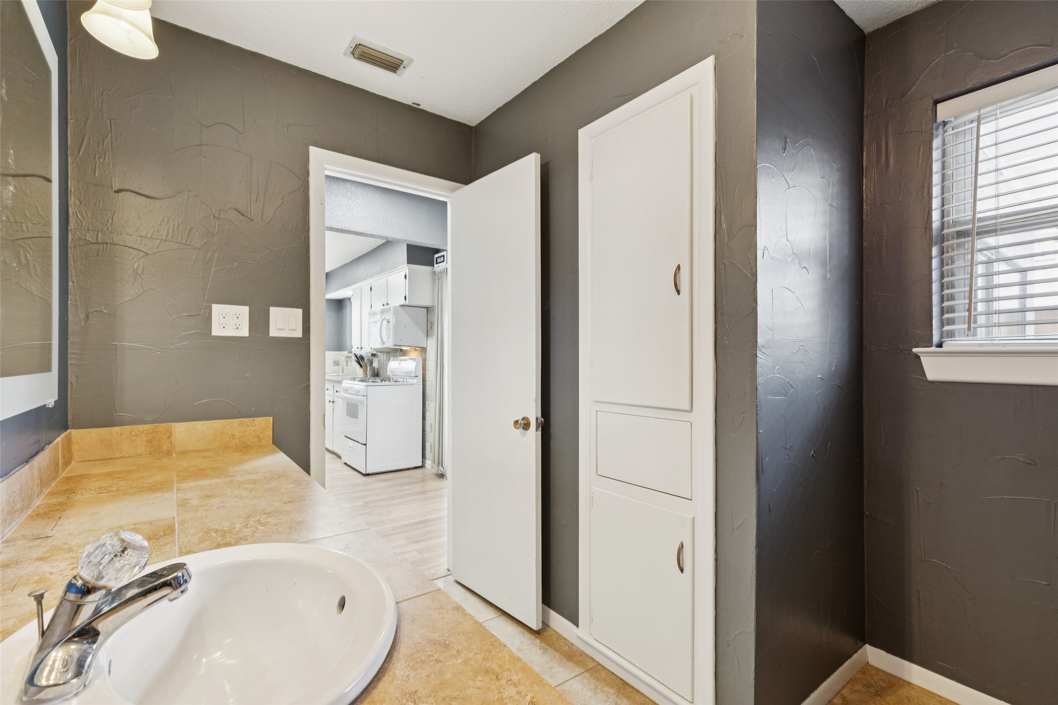 102 Woodland Drive Highland Village TX 75077
