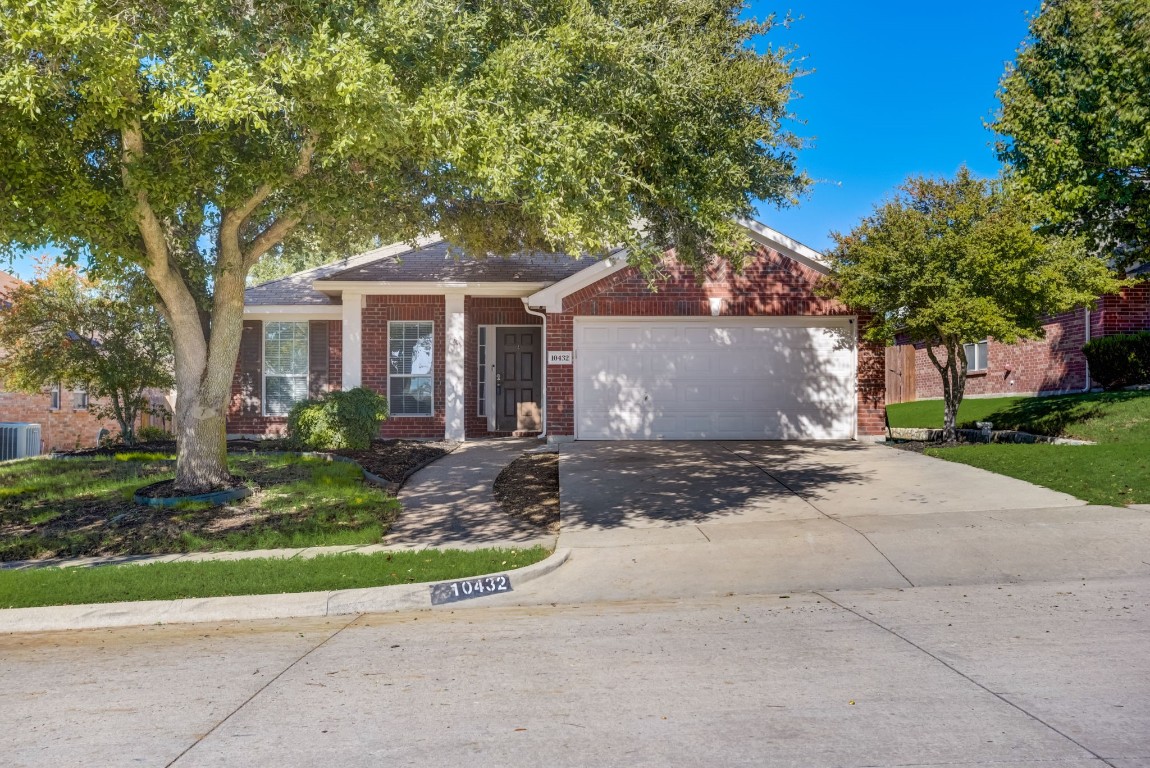 10432 Trevino Lane Benbrook TX 76126