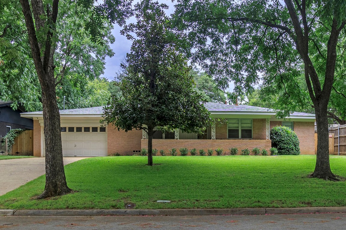 1805 Smith Lane Arlington TX 76013