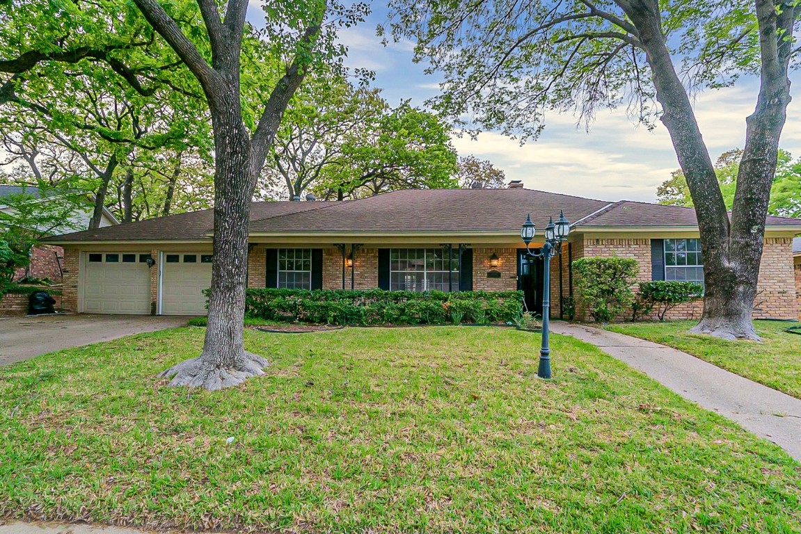 1806 Holm Oak Street Arlington TX 76012