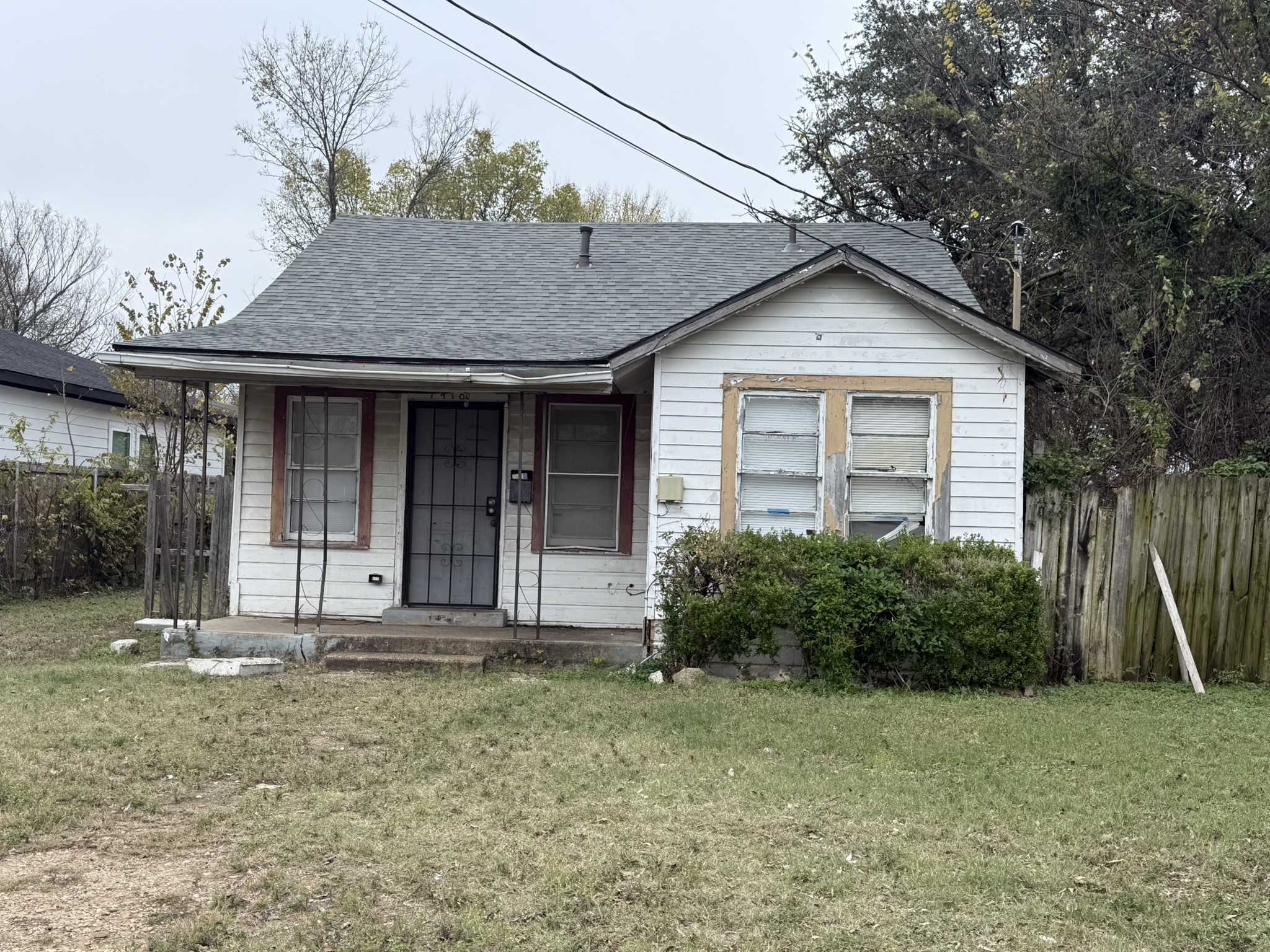 1418 E Overton Road Dallas TX 75216