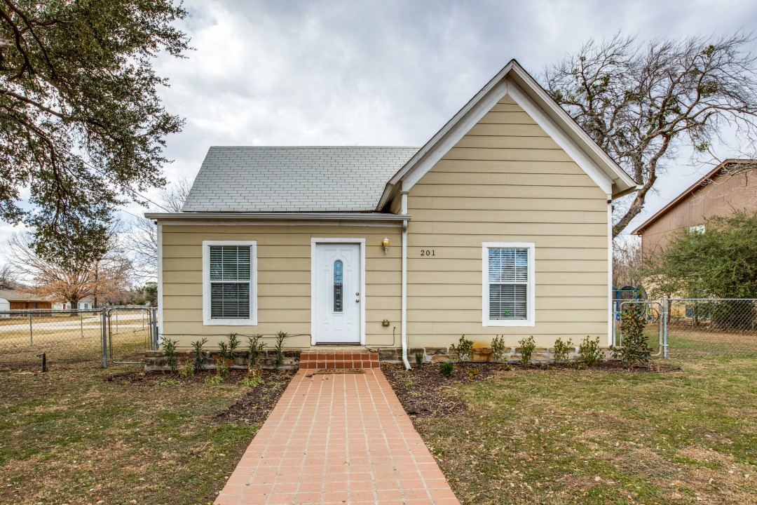201 N Tarrant Street Crowley TX 76036