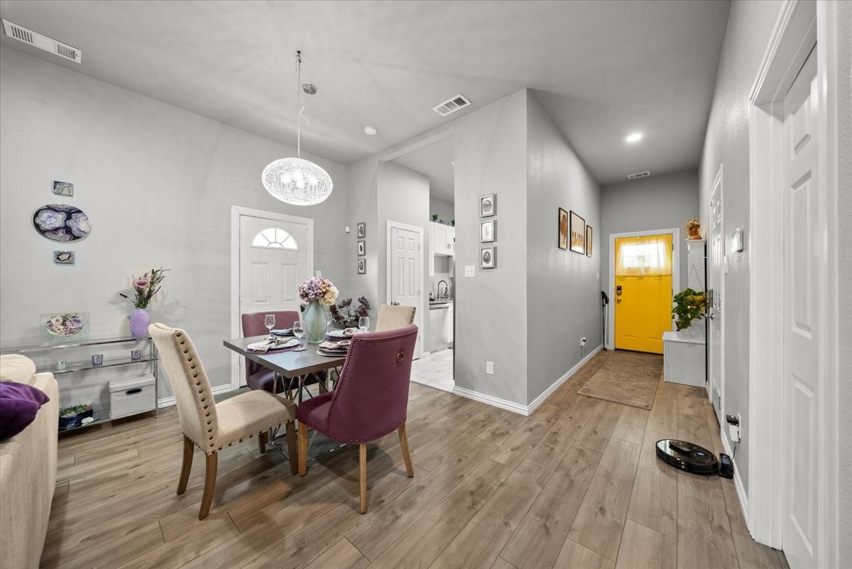 5312 Black Hawk Street Dallas TX 75212