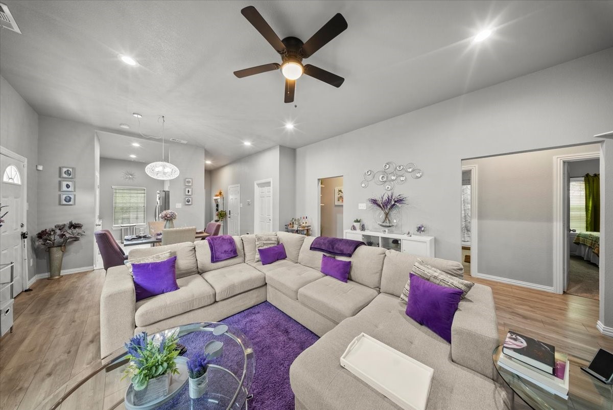 5312 Black Hawk Street Dallas TX 75212