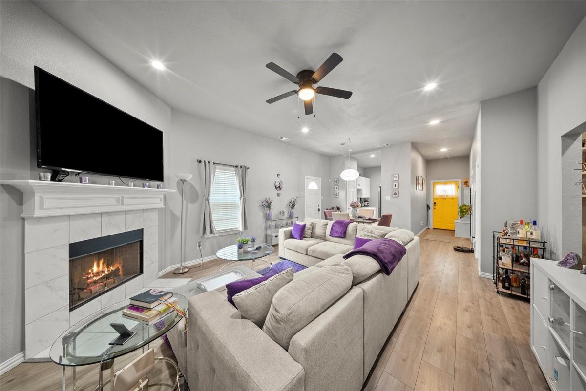 5312 Black Hawk Street Dallas TX 75212