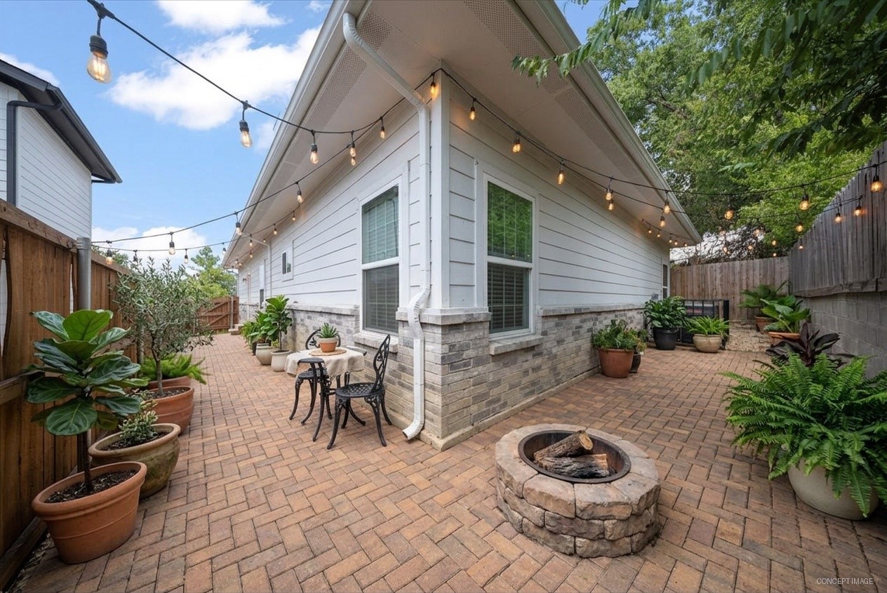 5312 Black Hawk Street Dallas TX 75212