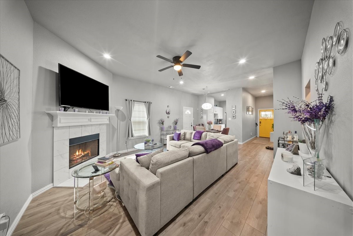 5312 Black Hawk Street Dallas TX 75212