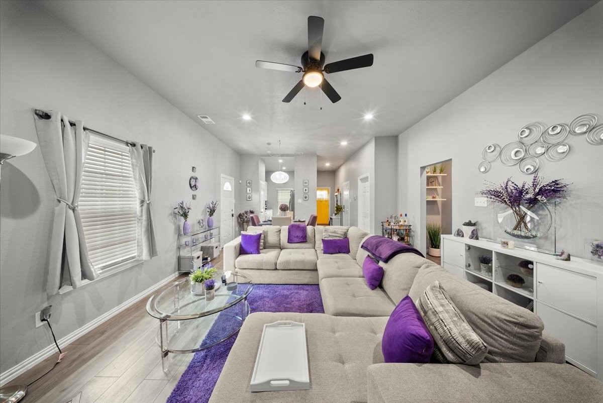 5312 Black Hawk Street Dallas TX 75212