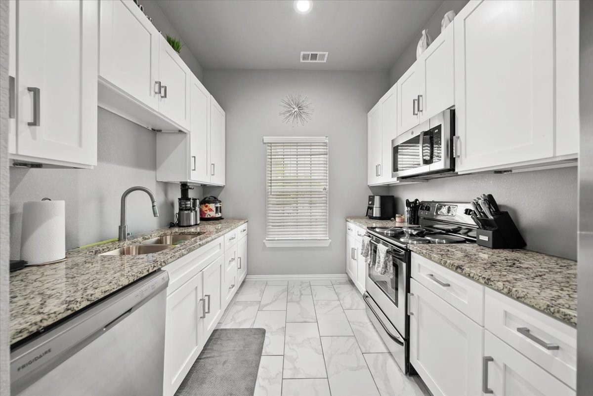 5312 Black Hawk Street Dallas TX 75212