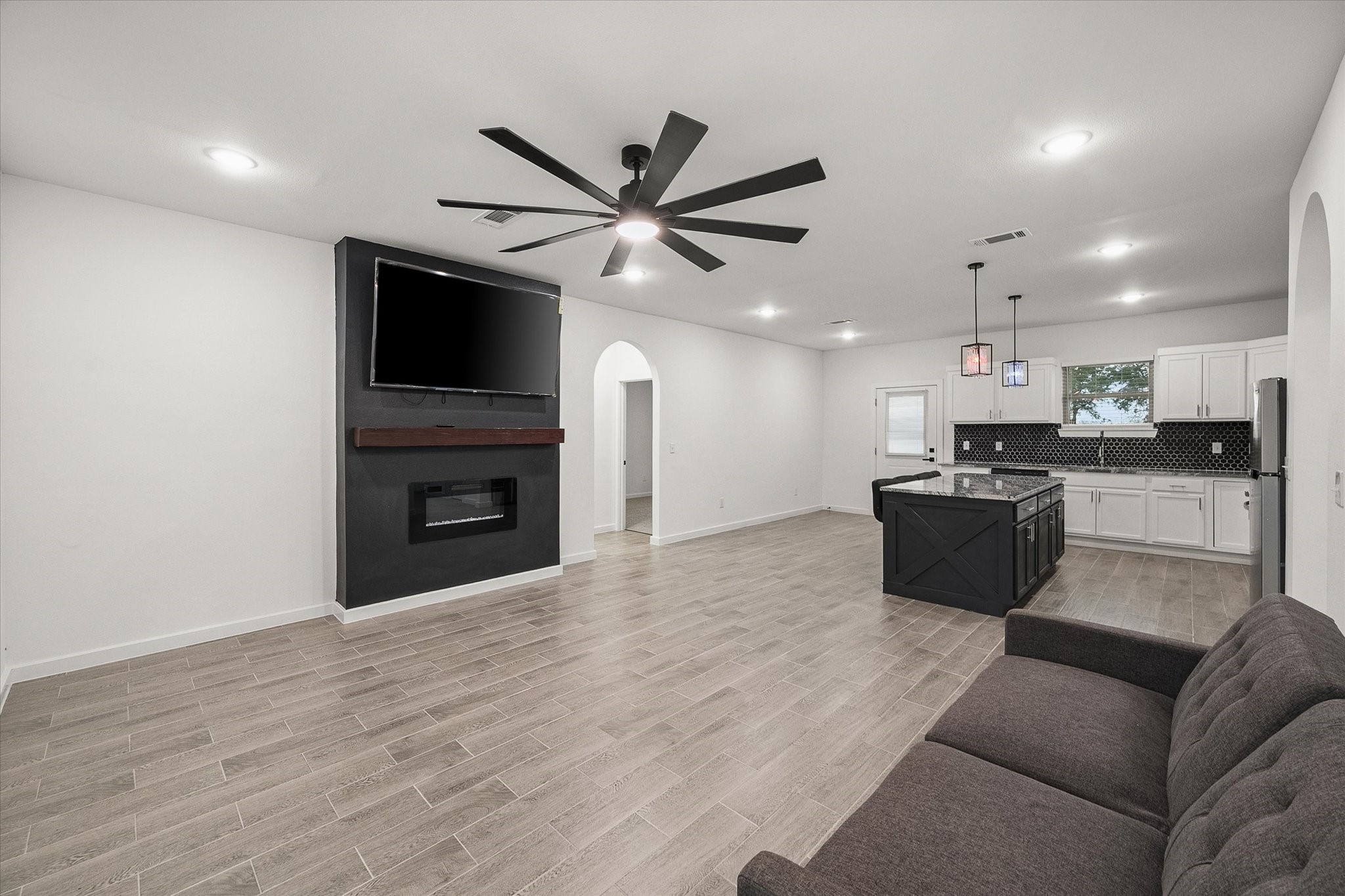 6771 NW County Road 1146 Barry TX 75102
