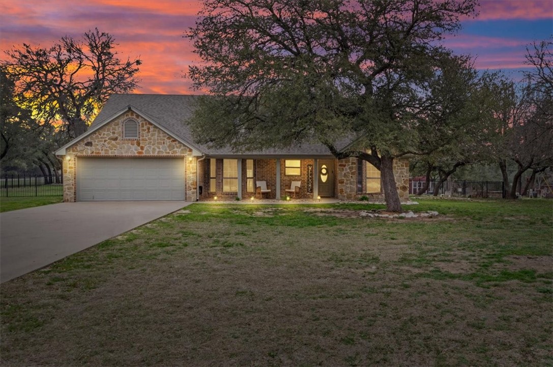 201 Lonesome Dove Moody TX 76557