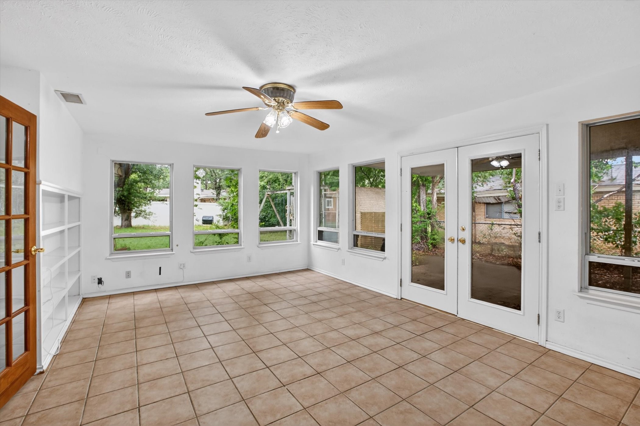 628 W Redbud Drive Hurst TX 76053