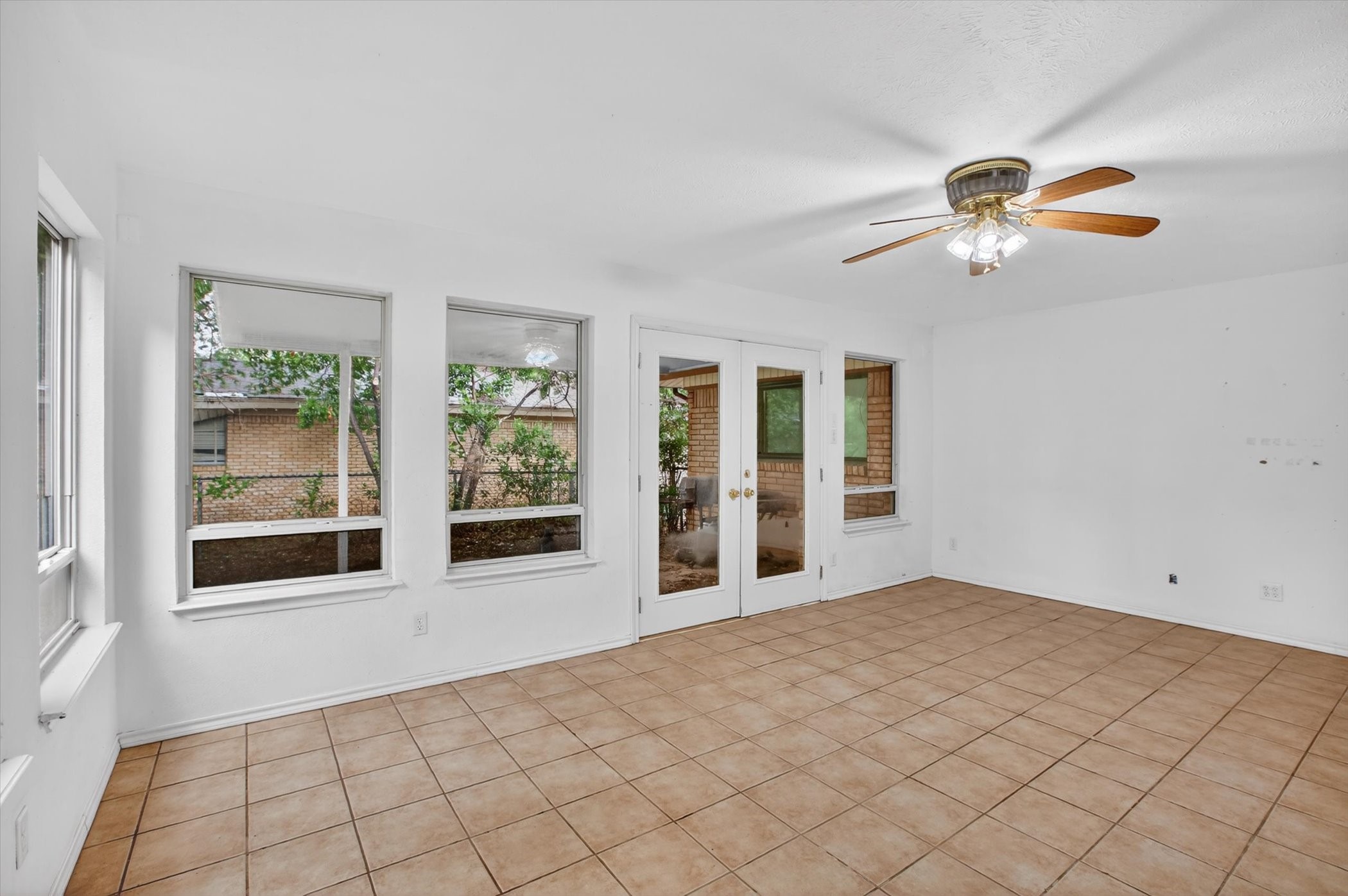 628 W Redbud Drive Hurst TX 76053