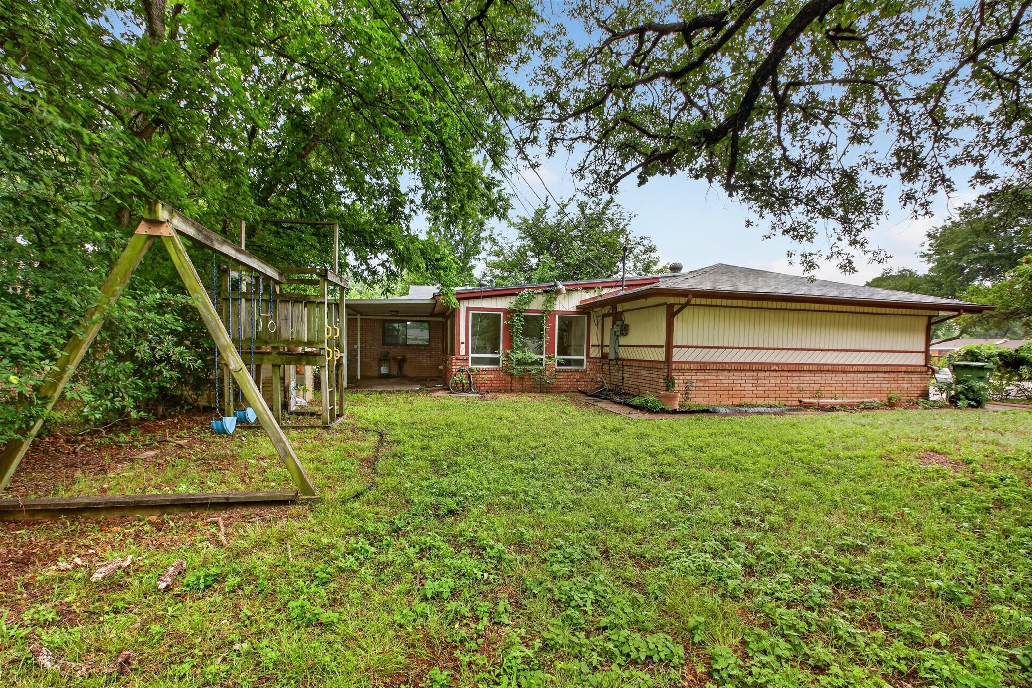 628 W Redbud Drive Hurst TX 76053
