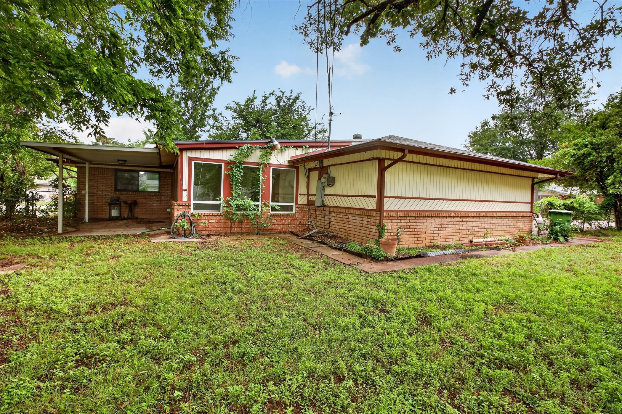628 W Redbud Drive Hurst TX 76053