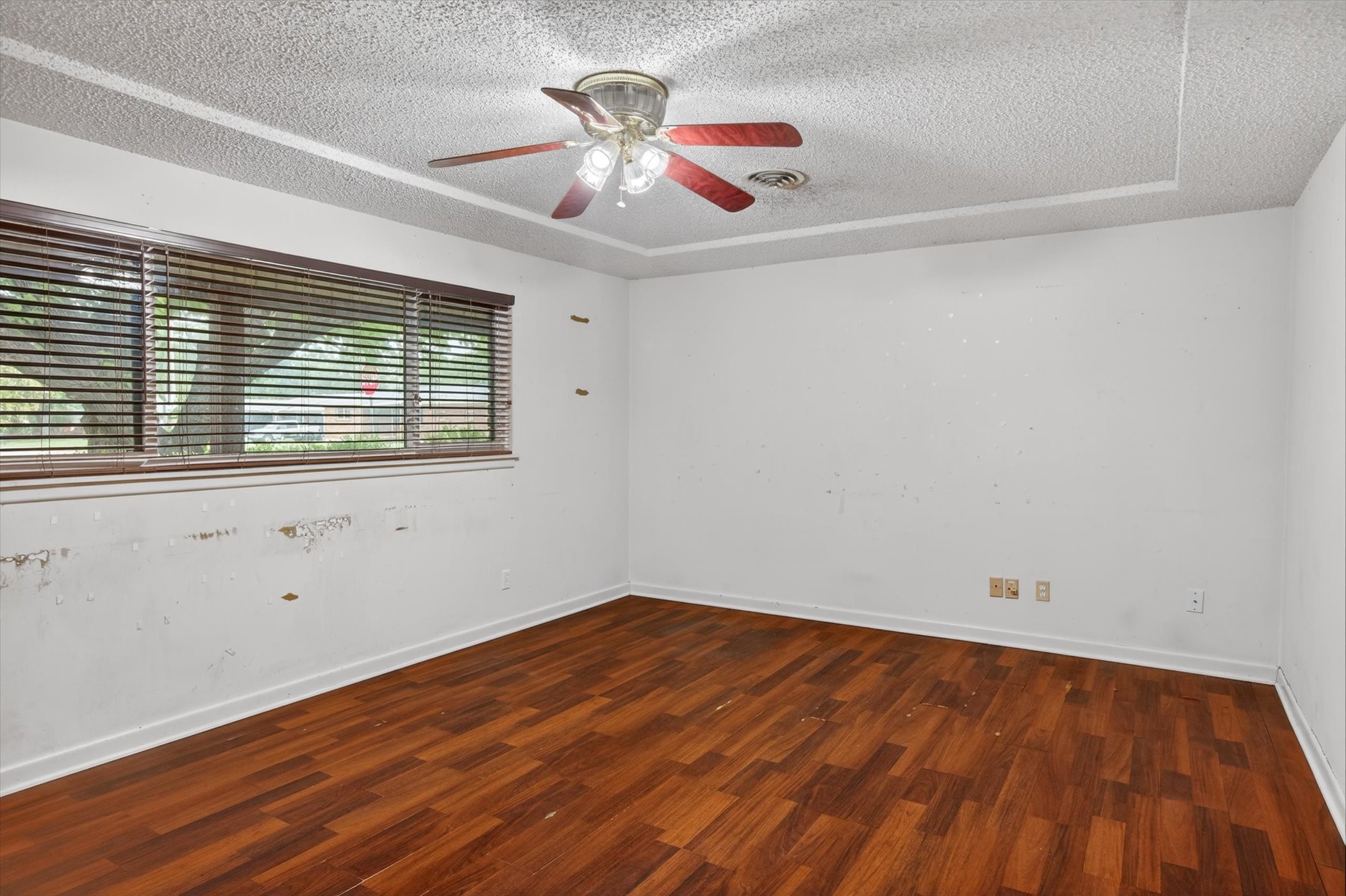 628 W Redbud Drive Hurst TX 76053