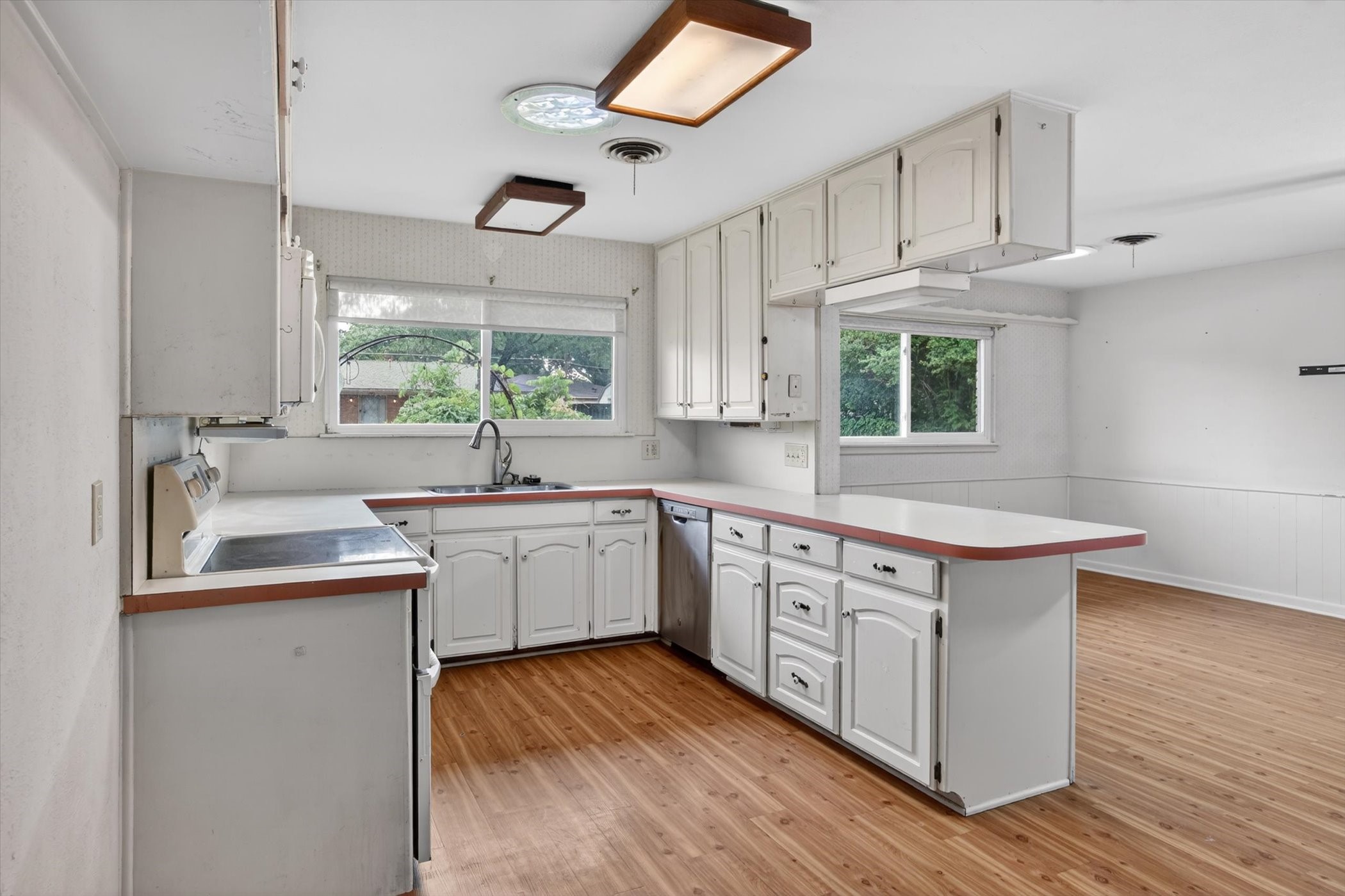 628 W Redbud Drive Hurst TX 76053