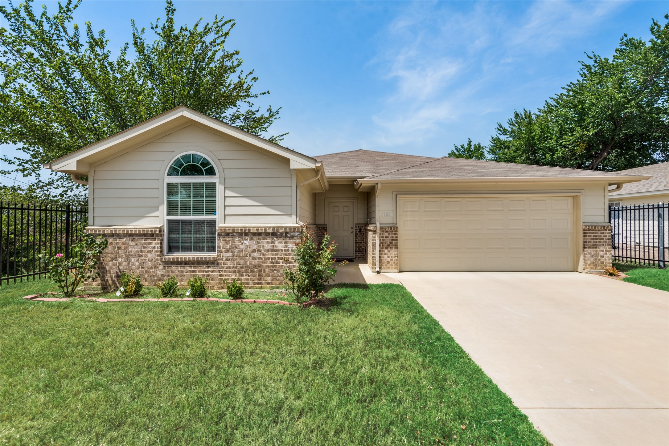 1901 Avenue C Fort Worth TX 76104