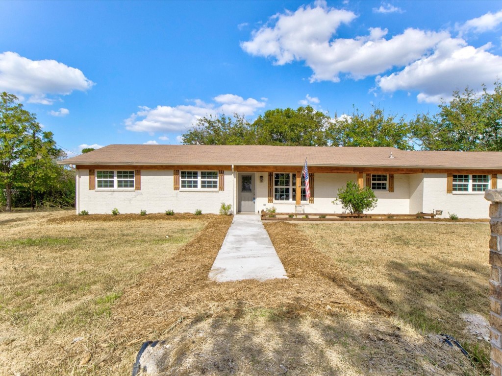 1221 Ross Lane Granbury TX 76048