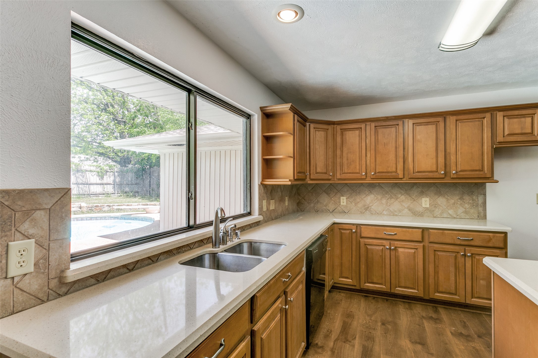 805 S Atkerson Lane Euless TX 76040