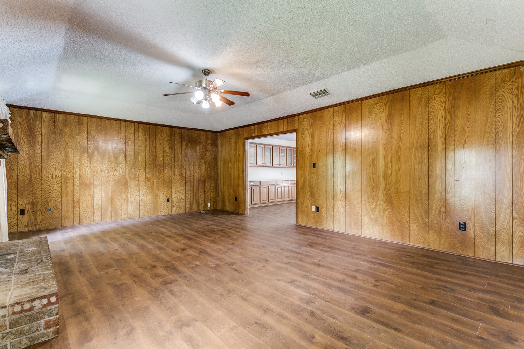 805 S Atkerson Lane Euless TX 76040