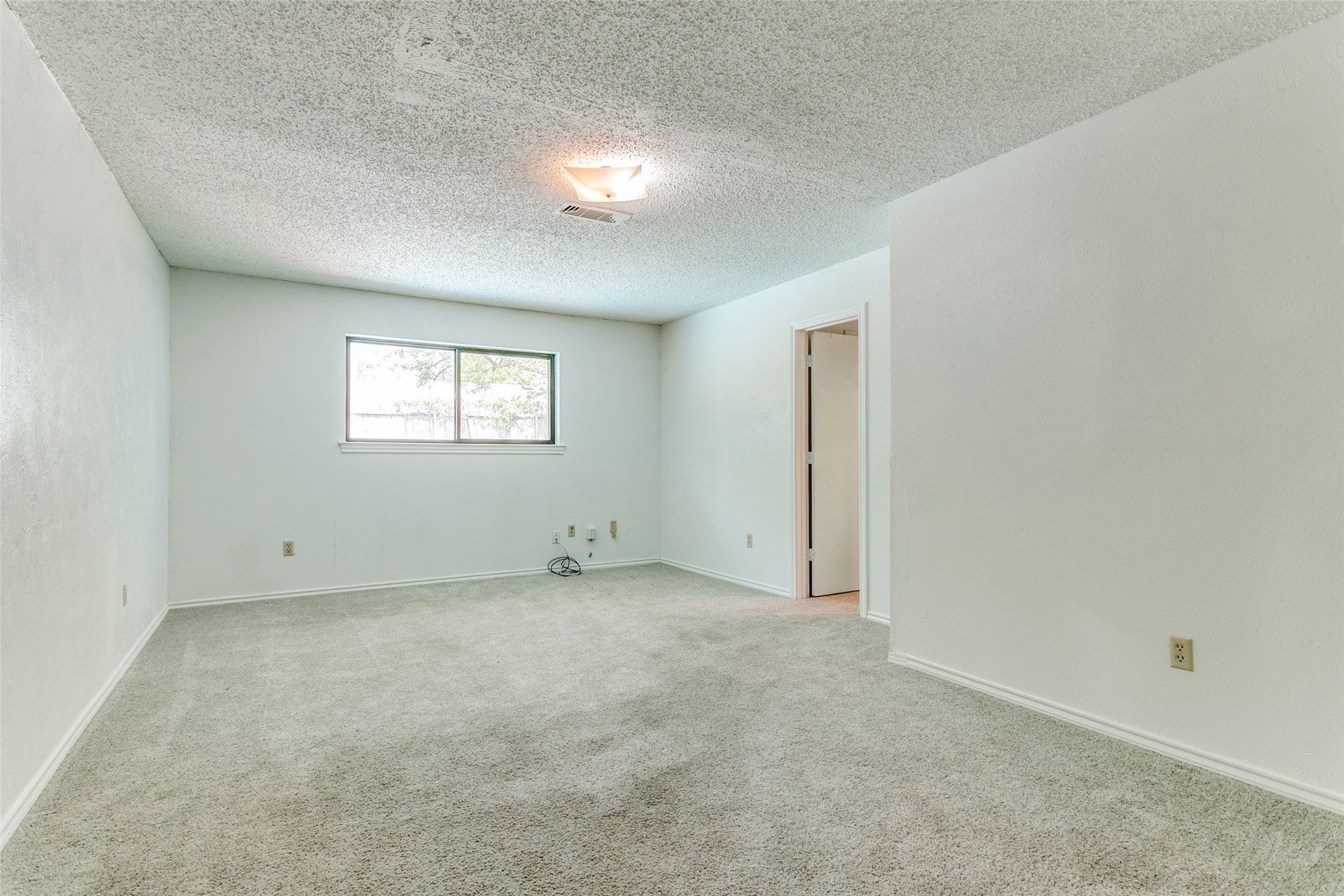 805 S Atkerson Lane Euless TX 76040