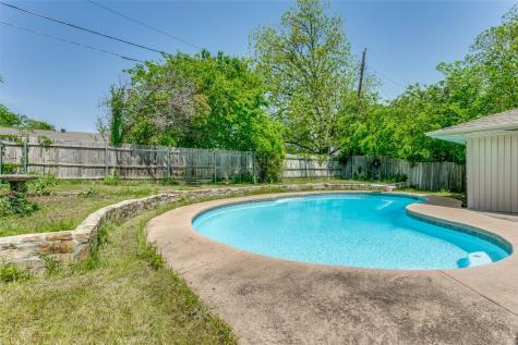 805 S Atkerson Lane Euless TX 76040