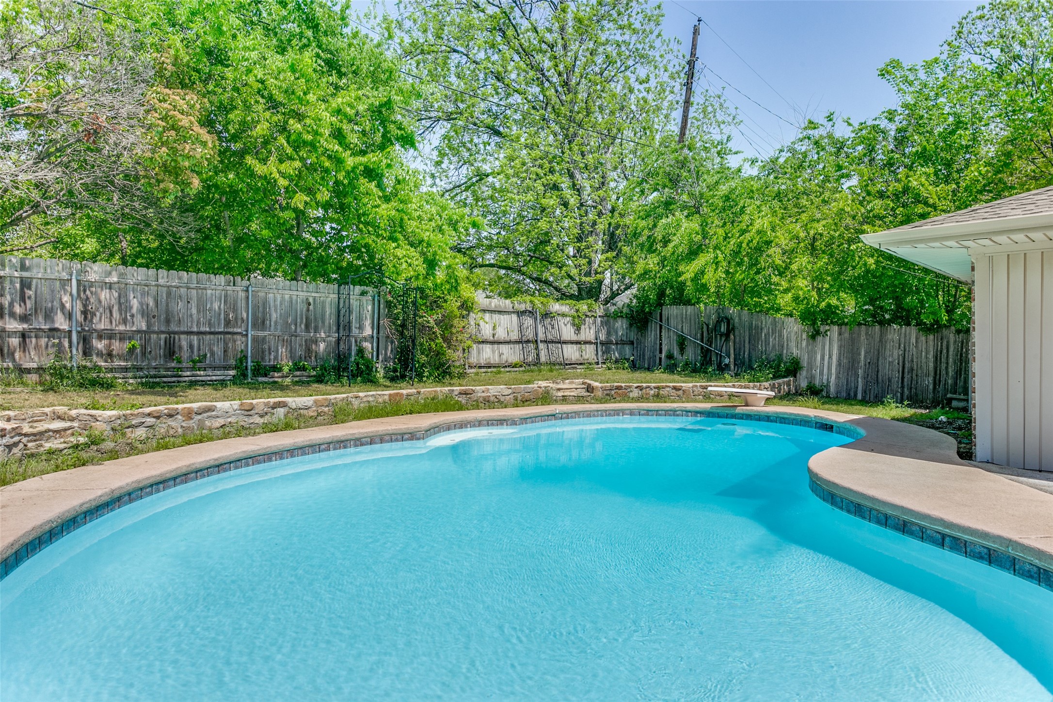 805 S Atkerson Lane Euless TX 76040