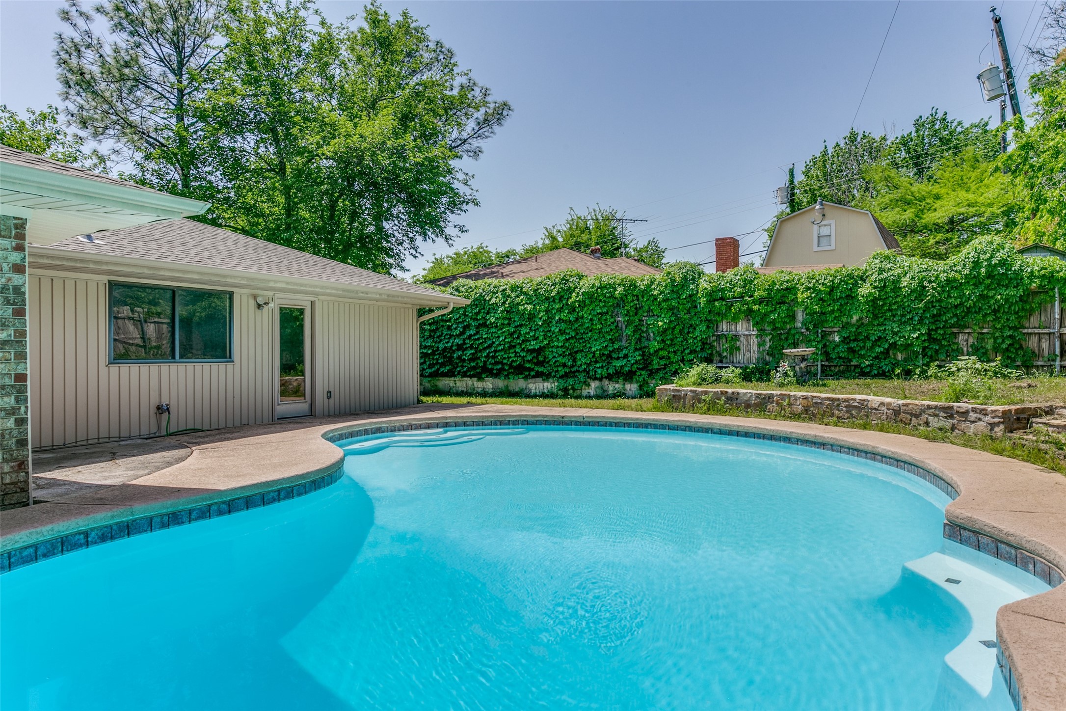 805 S Atkerson Lane Euless TX 76040