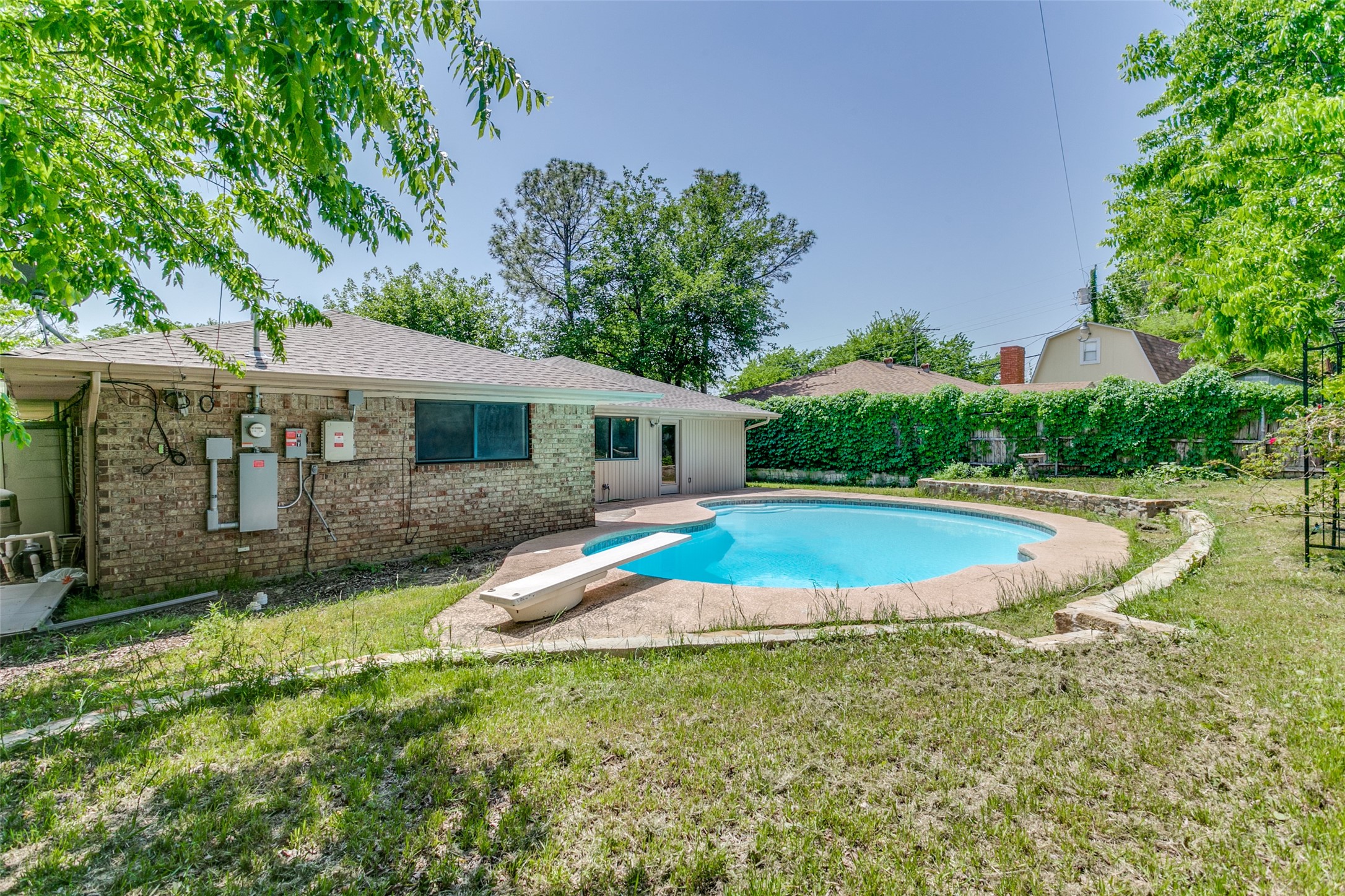 805 S Atkerson Lane Euless TX 76040