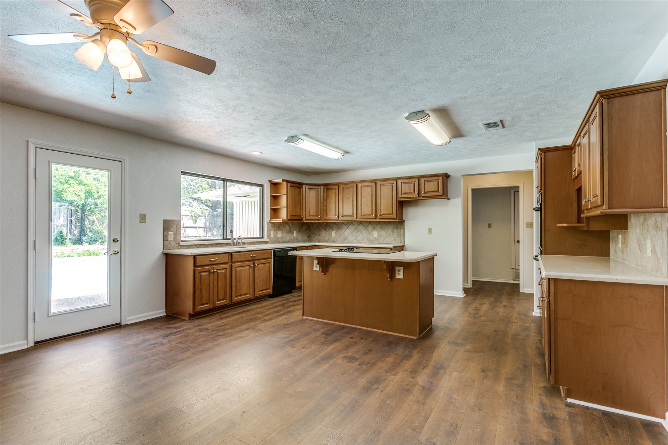 805 S Atkerson Lane Euless TX 76040