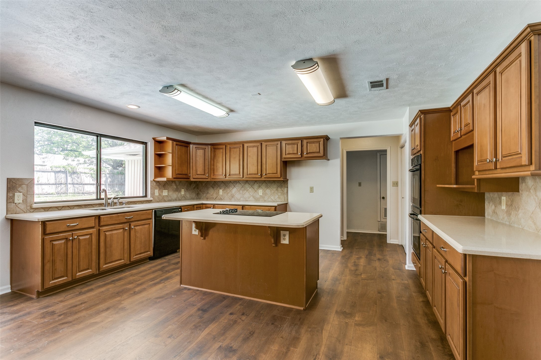805 S Atkerson Lane Euless TX 76040