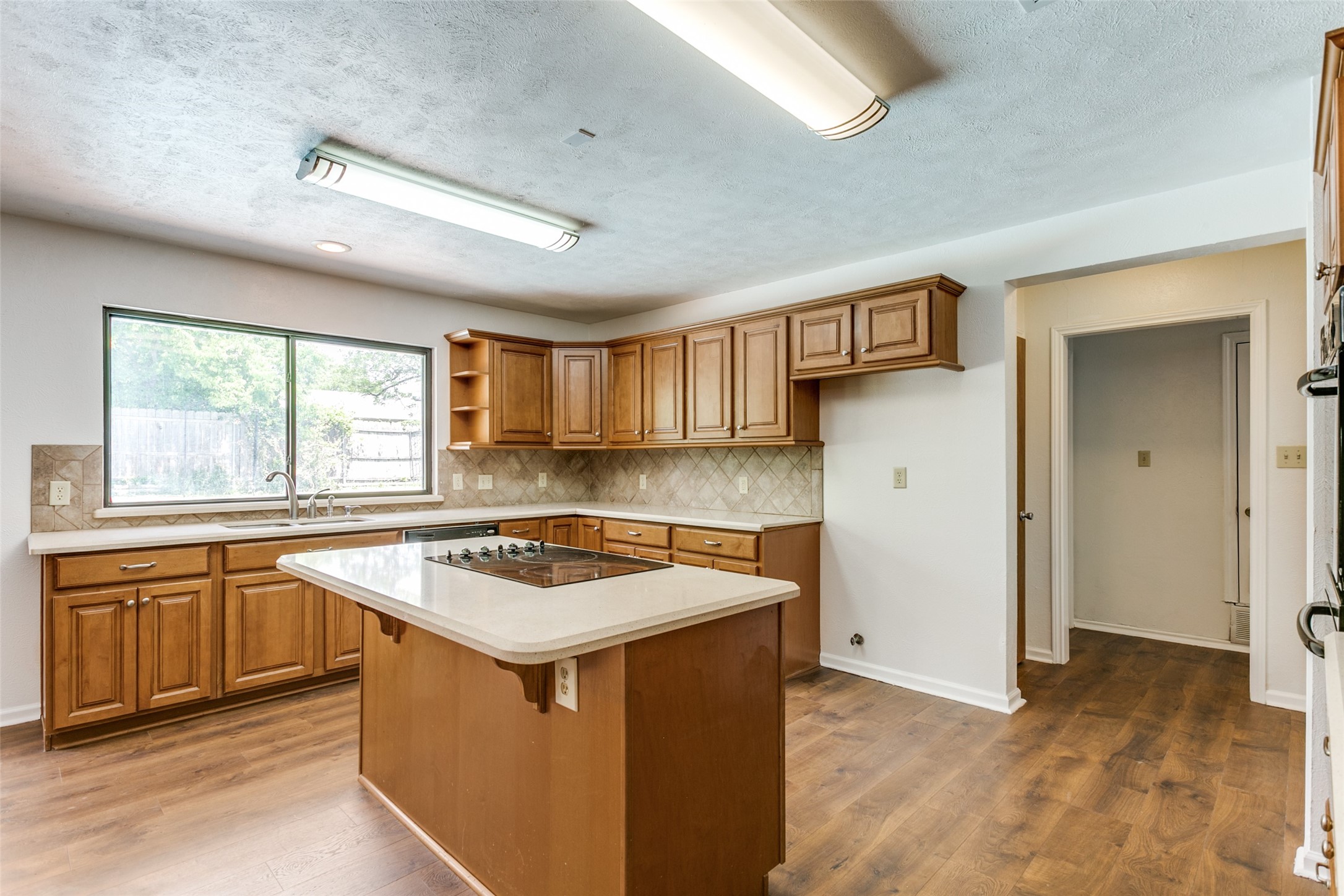 805 S Atkerson Lane Euless TX 76040