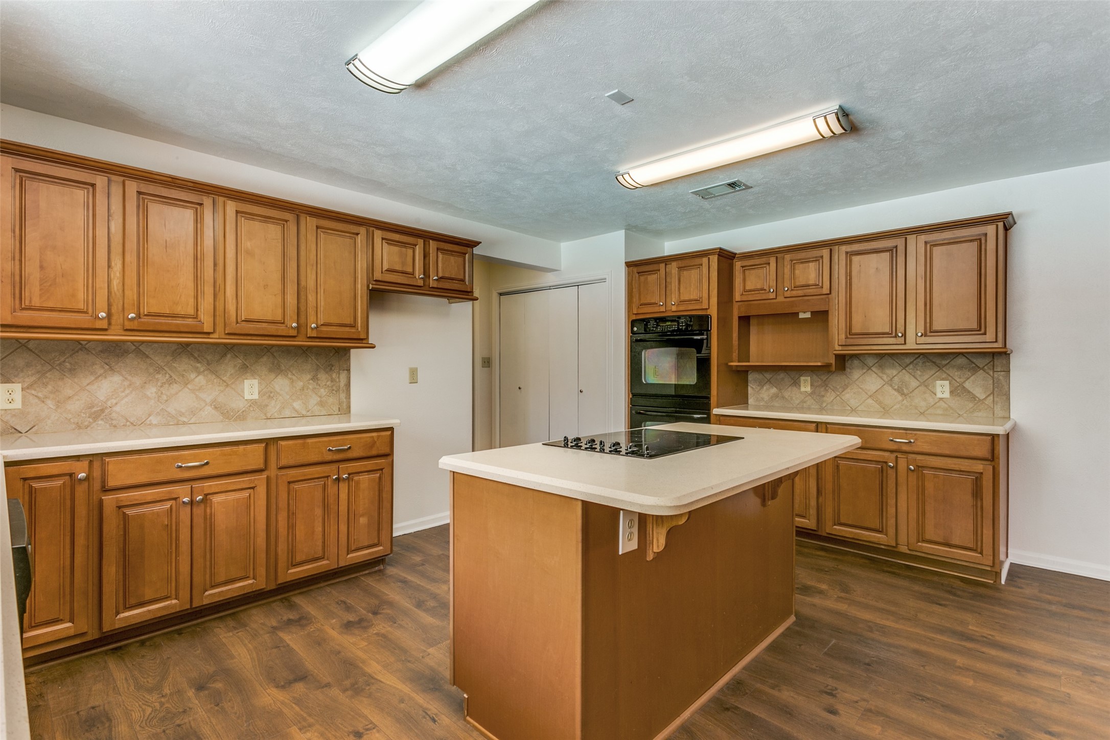 805 S Atkerson Lane Euless TX 76040