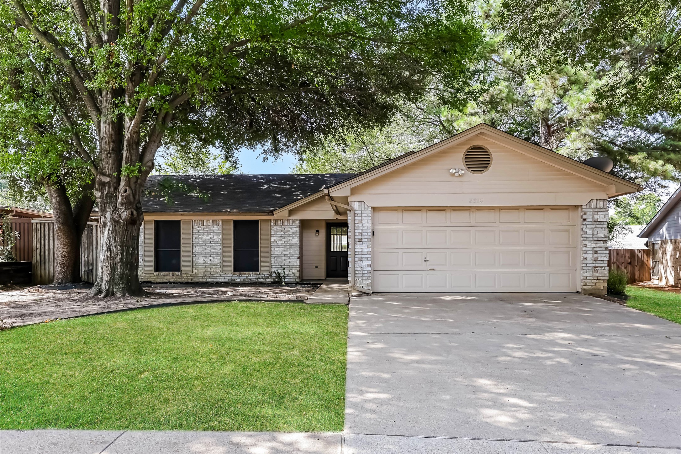 2810 Glen Hollow Circle Arlington TX 76016