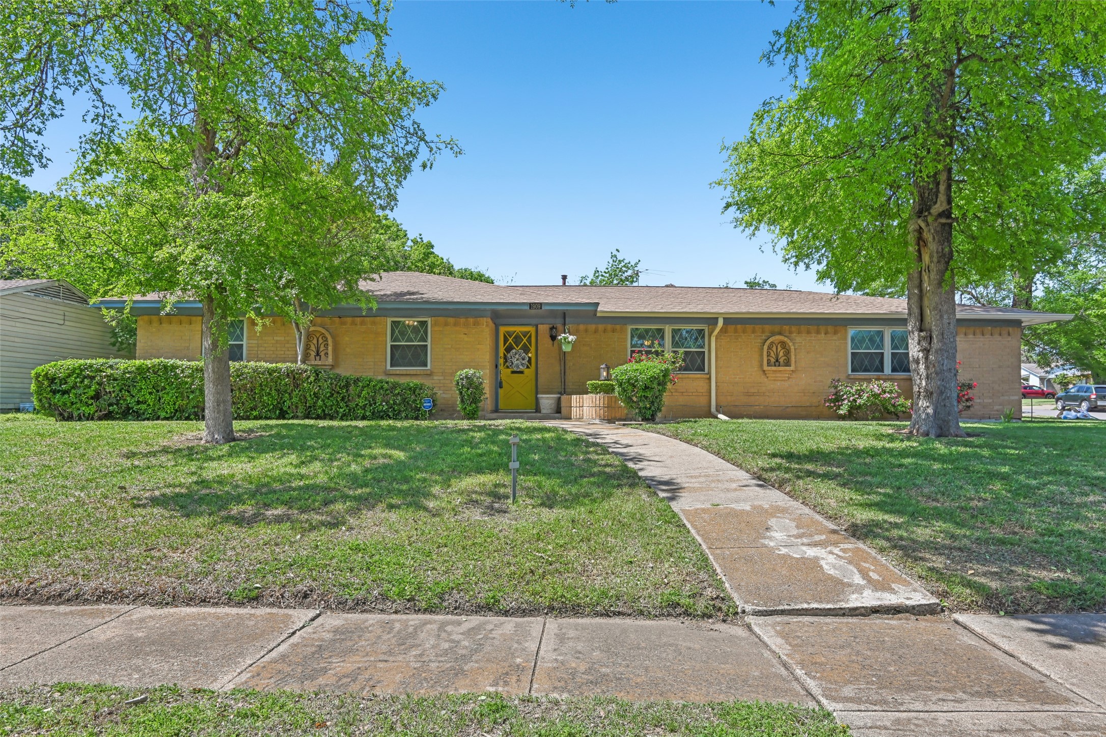 1909 Western Park Drive Dallas TX 75211