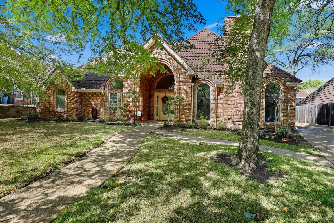 3137 Woodridge Drive Hurst TX 76054