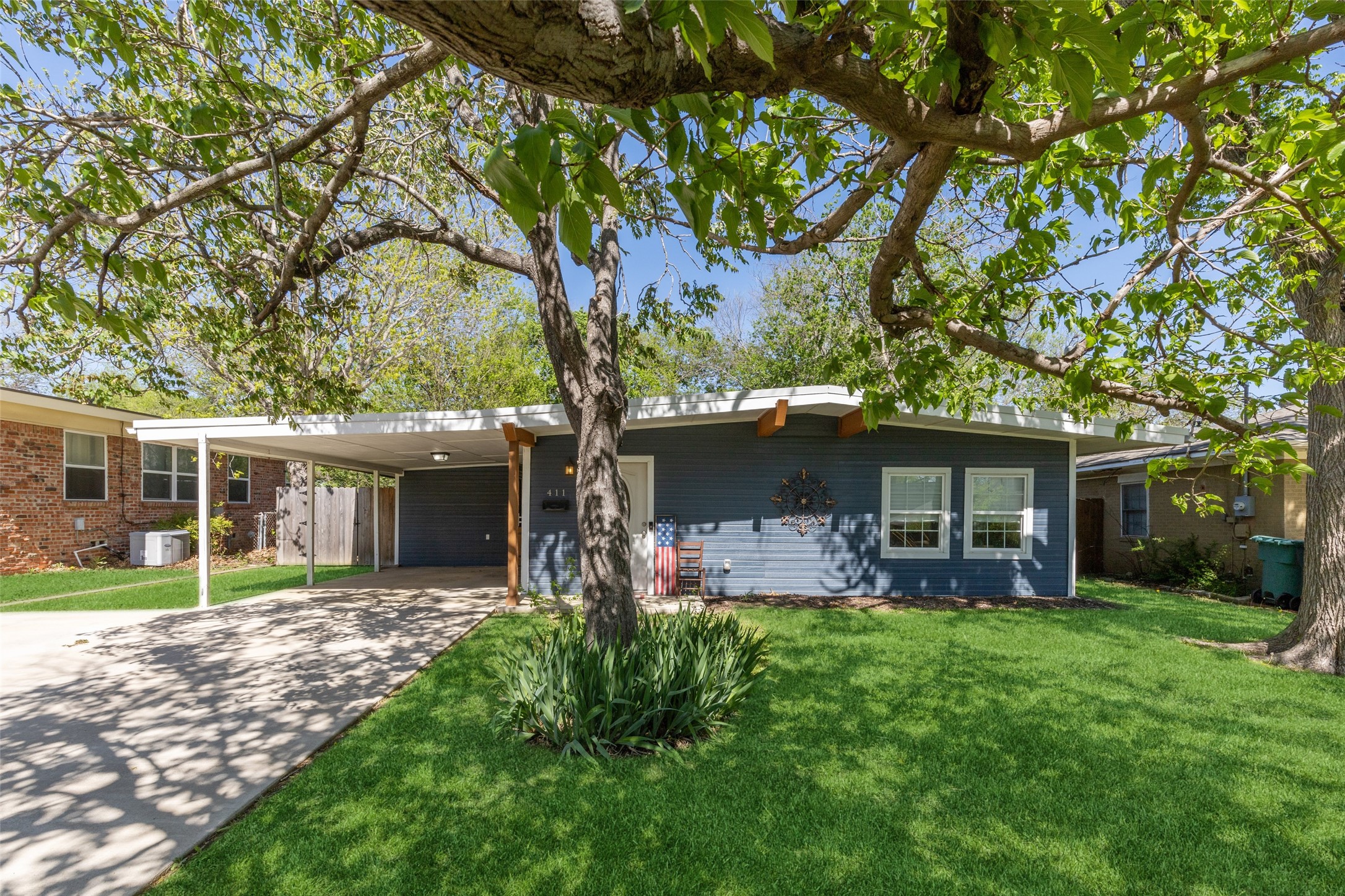 411 N Holly Avenue Sherman TX 75092